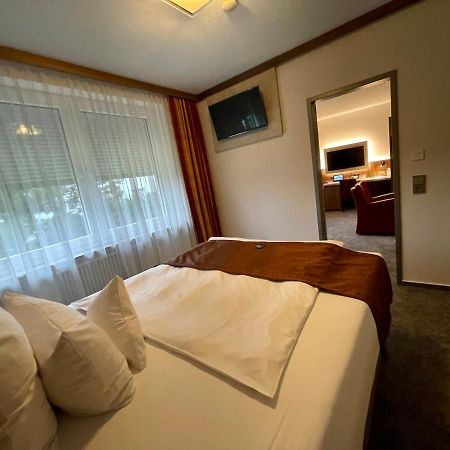 לנדסטול Hotel Merkur מראה חיצוני תמונה