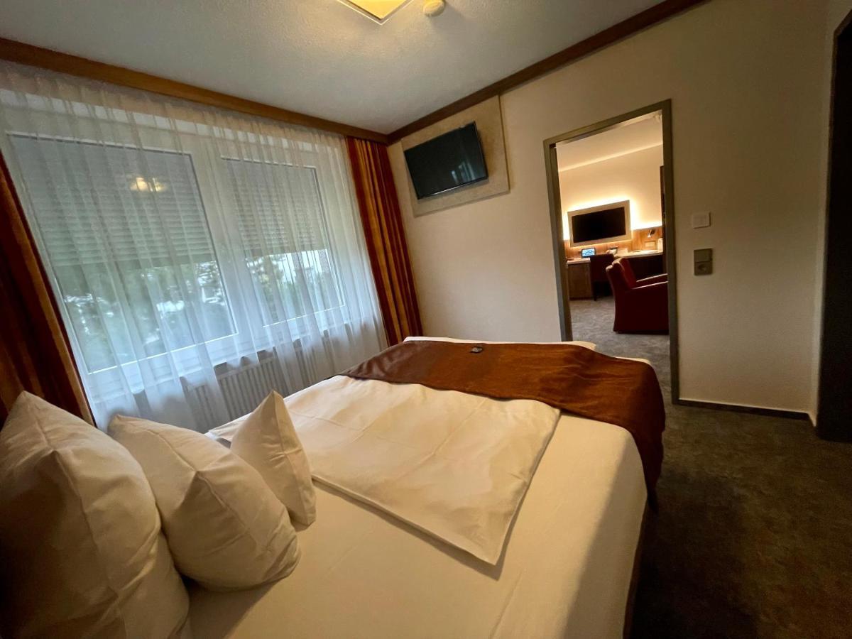 לנדסטול Hotel Merkur מראה חיצוני תמונה