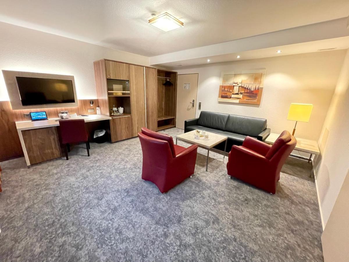 לנדסטול Hotel Merkur מראה חיצוני תמונה