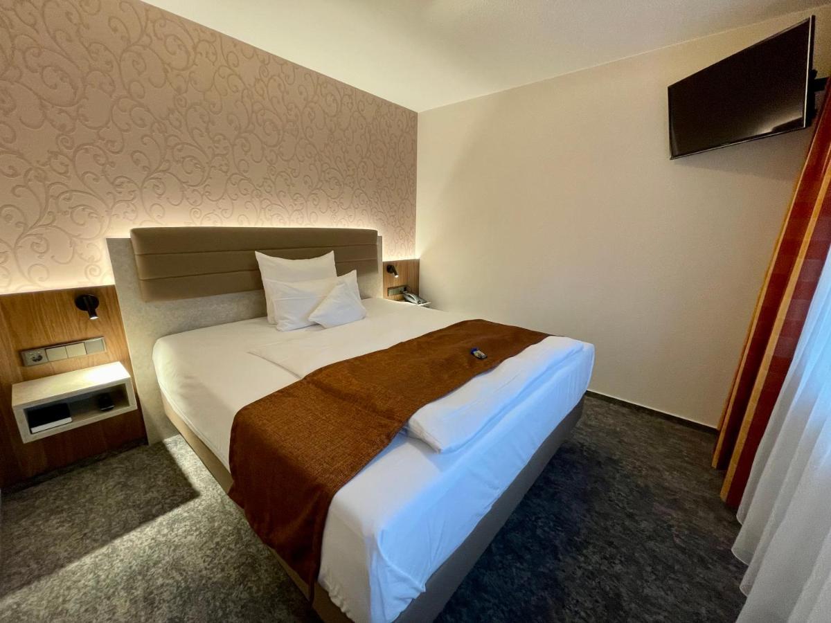 לנדסטול Hotel Merkur מראה חיצוני תמונה