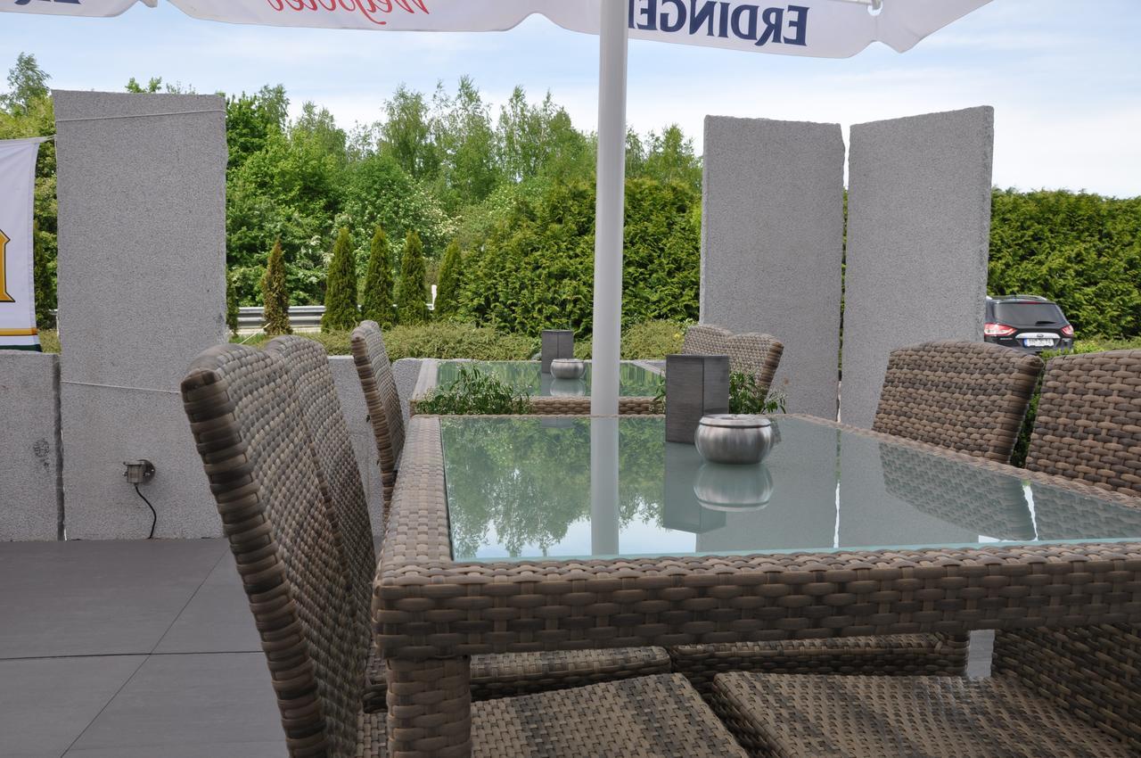 לנדסטול Hotel Merkur מראה חיצוני תמונה