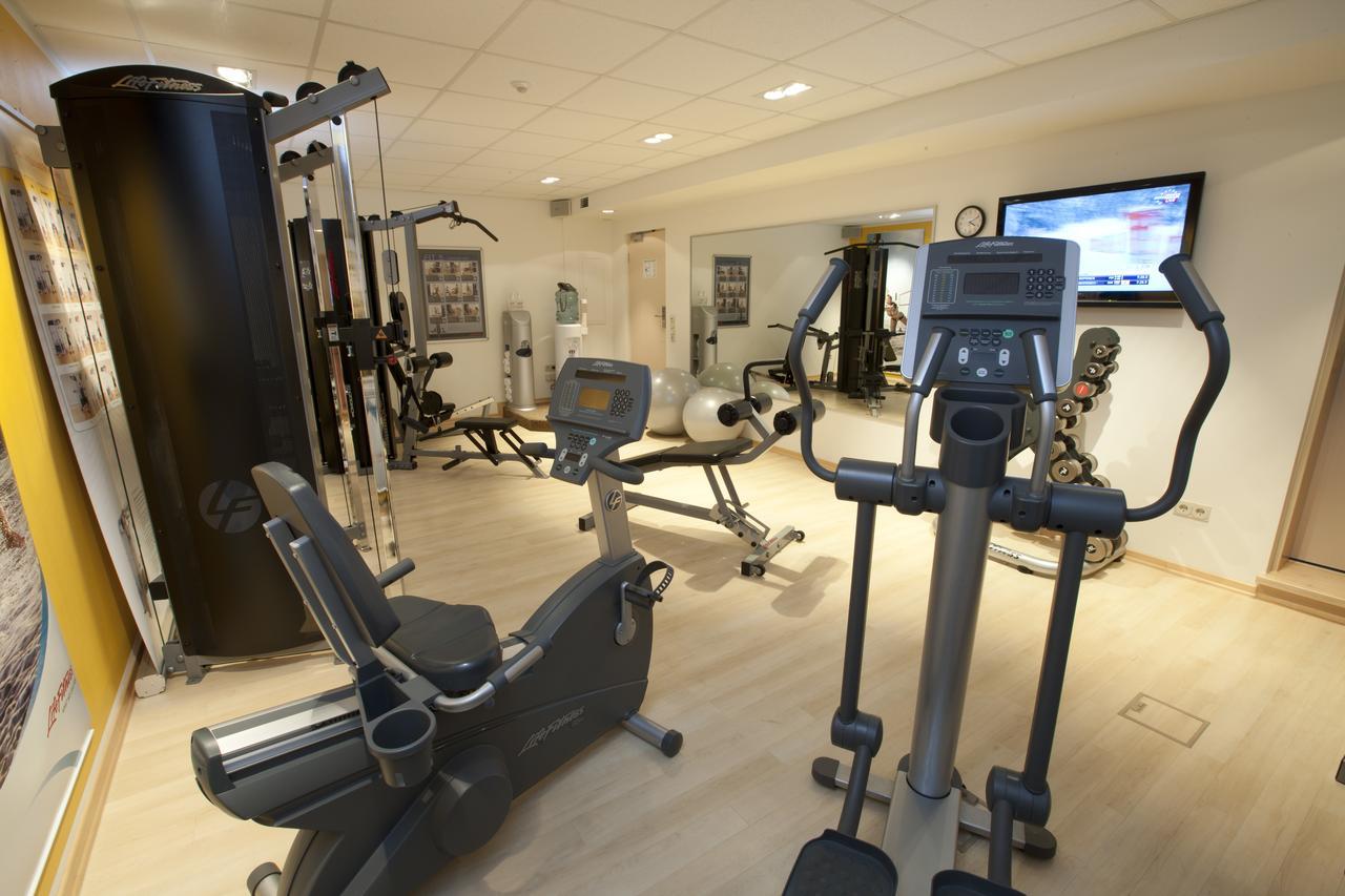 לנדסטול Hotel Merkur מראה חיצוני תמונה