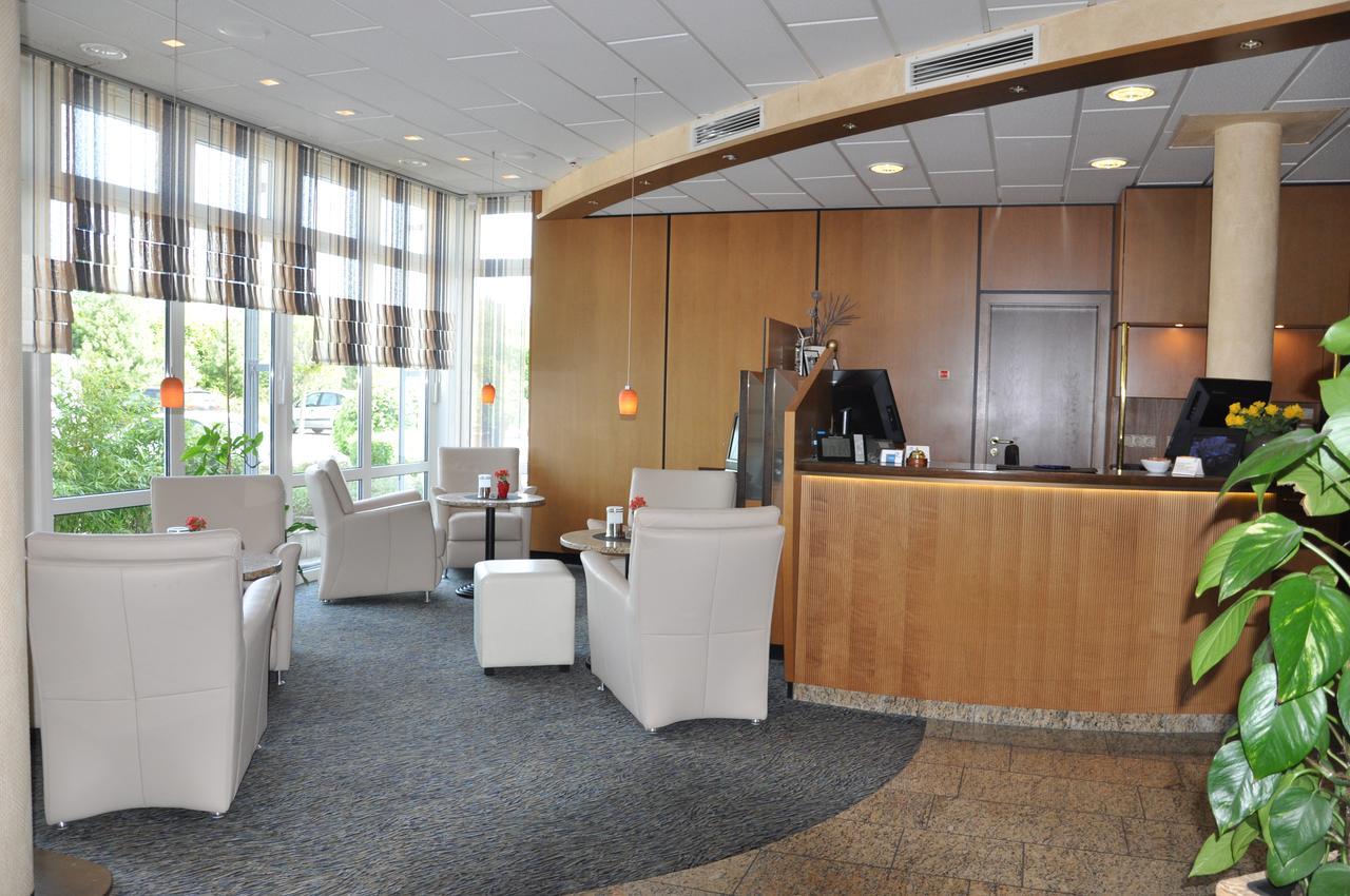 לנדסטול Hotel Merkur מראה חיצוני תמונה