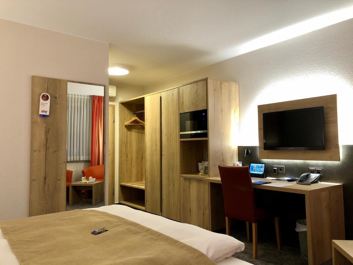 לנדסטול Hotel Merkur מראה חיצוני תמונה