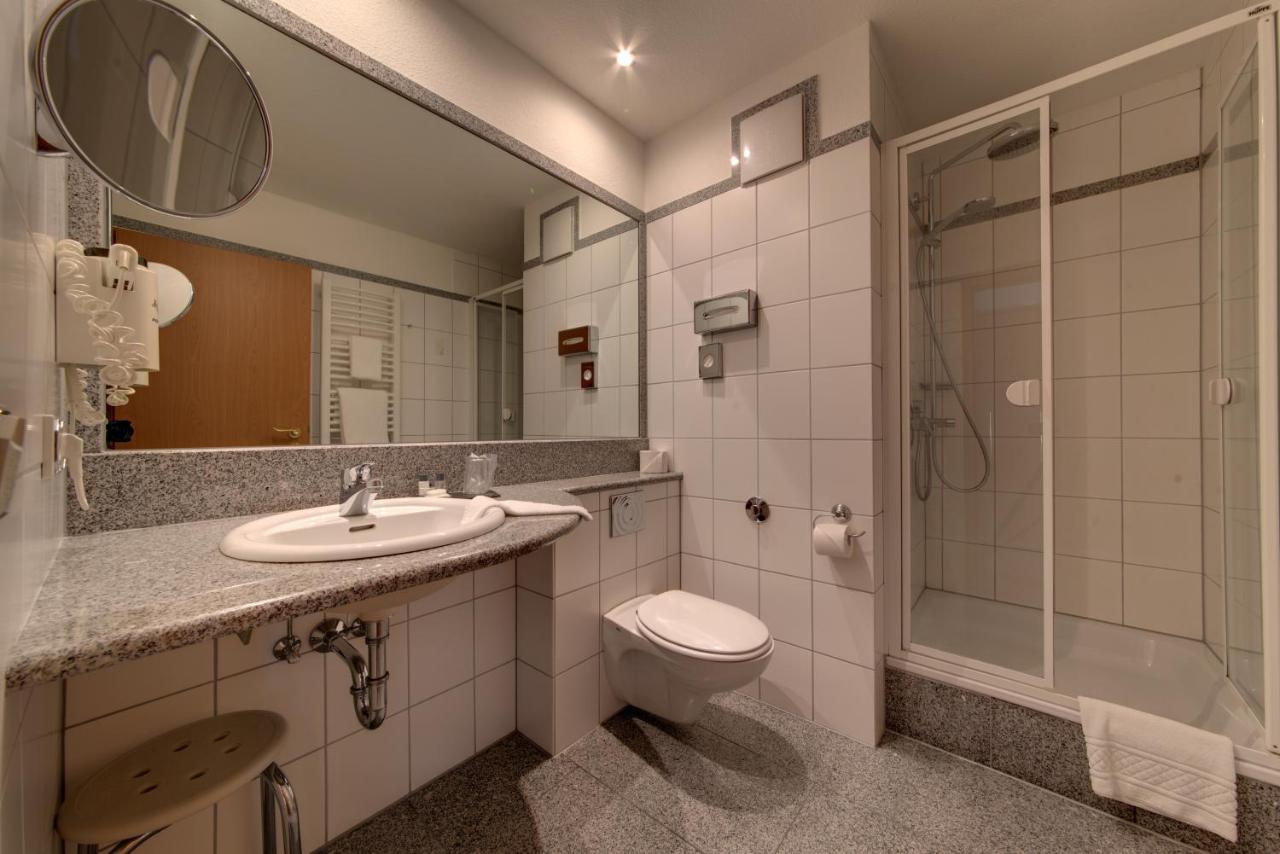 לנדסטול Hotel Merkur מראה חיצוני תמונה