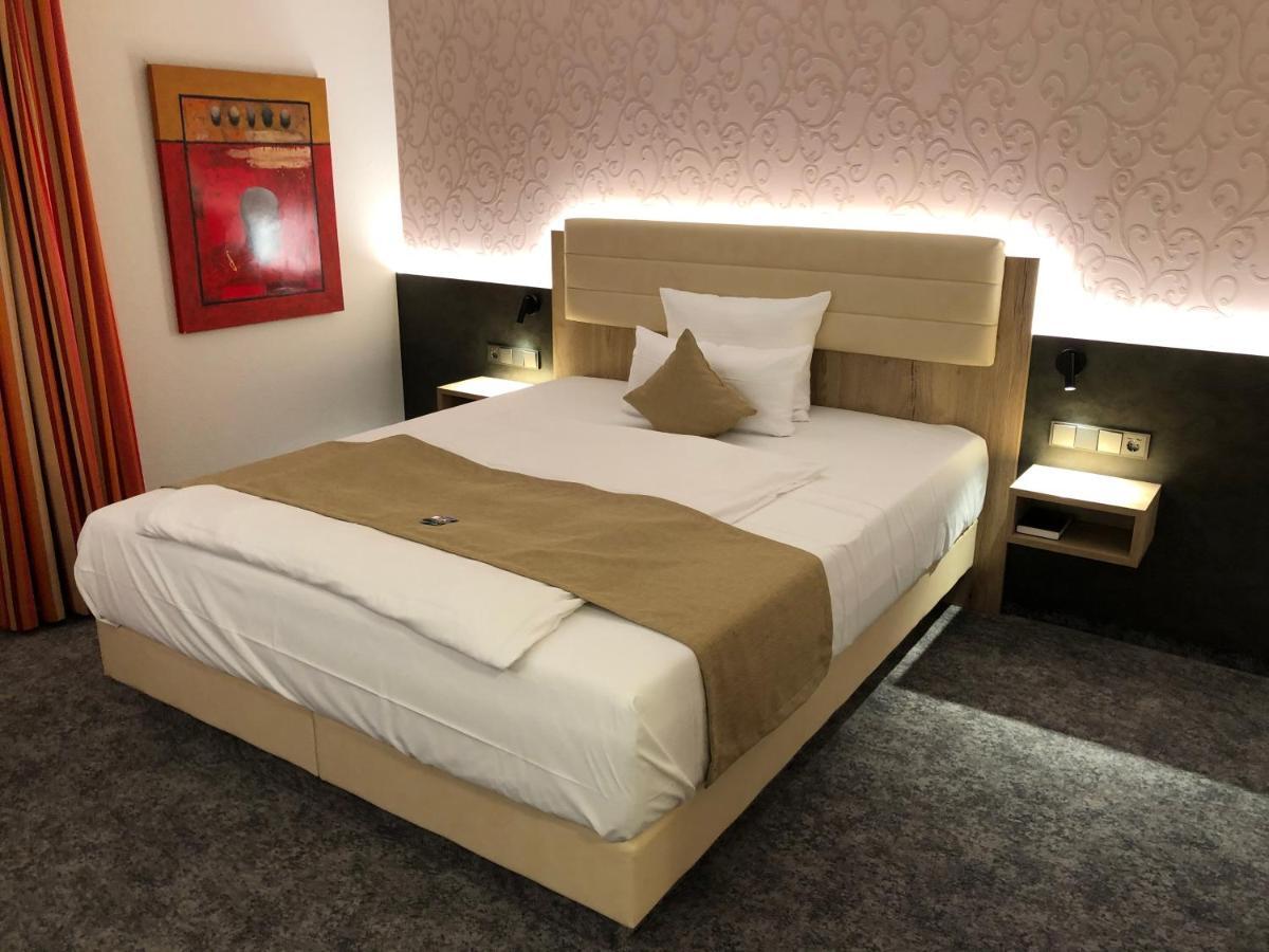לנדסטול Hotel Merkur מראה חיצוני תמונה