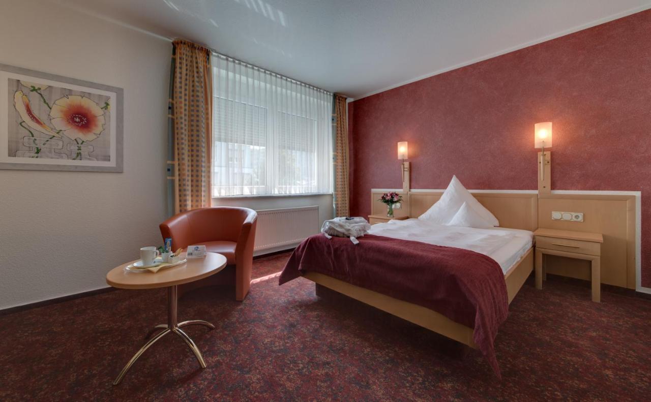 לנדסטול Hotel Merkur מראה חיצוני תמונה
